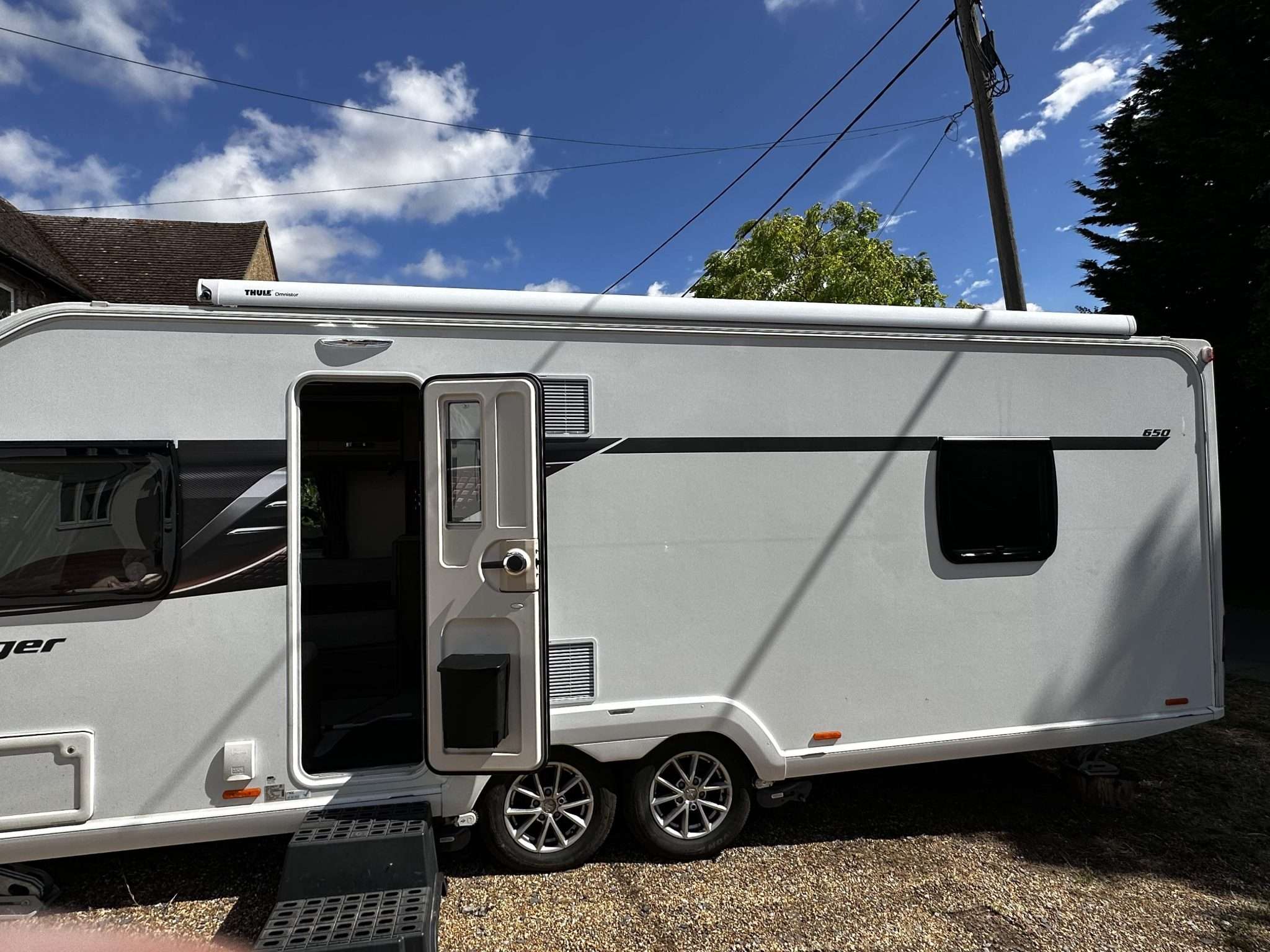 Discover the Ultimate Protection: Unveiling the Top Roll-out Caravan Awning / Canopies in the UK!